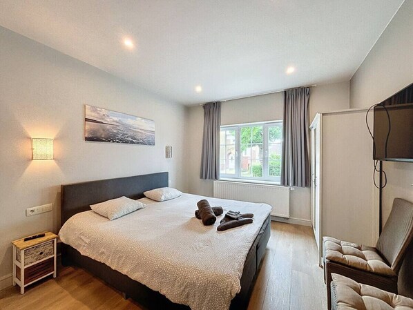 5 bedrooms, travel cot, free WiFi