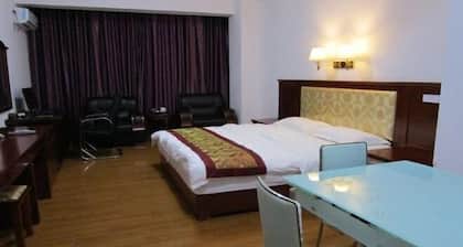 Shidian Yunlai Hotel