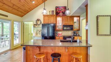 Microwave, stovetop, dishwasher, coffee/tea maker