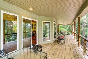 Outdoor dining - Spring River Vacation Rental w/ Deck & Views (Mammoth Spring)