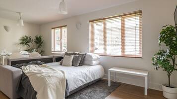 2 多间卧室、熨斗/熨衣板、上网接入、床单