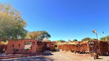 Vista frontal de la propiedad