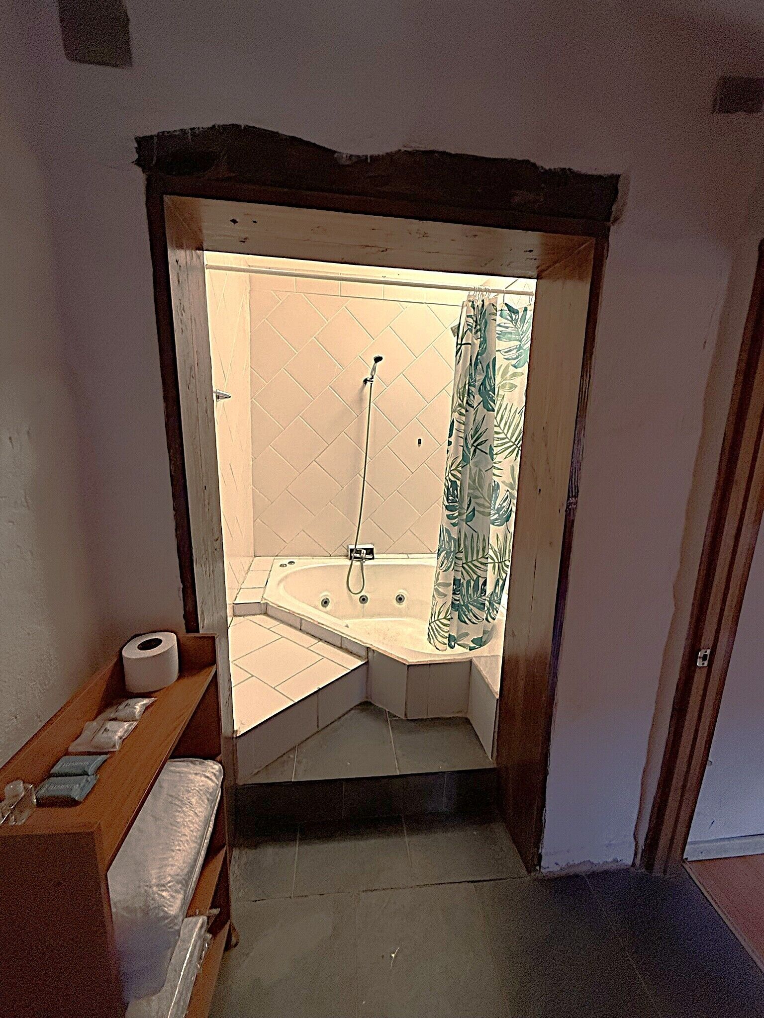 Family Double or Twin Room | Bathroom | Shower, rainfall showerhead, hair dryer, towels