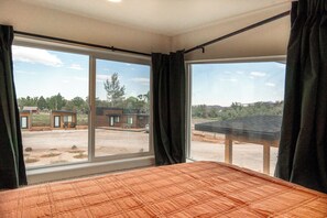 1 bedroom, WiFi - Mesa Vista #2- Studio Tiny Home + Loft (Torrey)
