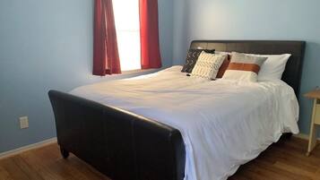 3 habitaciones, tabla de planchar con plancha, wifi y ropa de cama