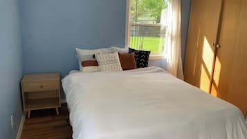 3 habitaciones, tabla de planchar con plancha, wifi y ropa de cama