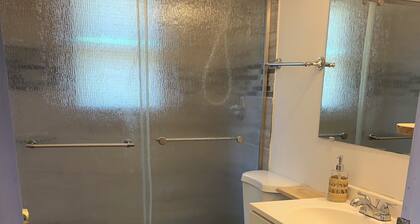 3-bedroom house in charming Champaign 6 minutes from State Farm Center