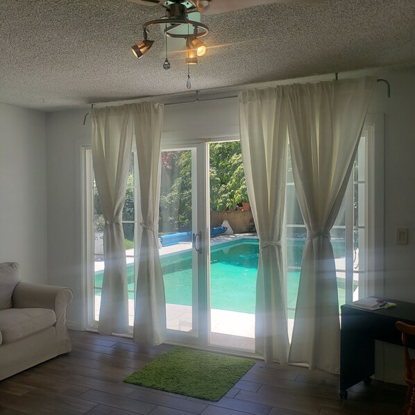 Interior - Cozy studio in fabulous Los Angeles with AC, WiFi (Los Angeles)