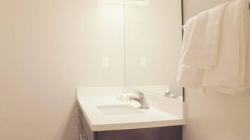 Toallas, jabón, papel de baño