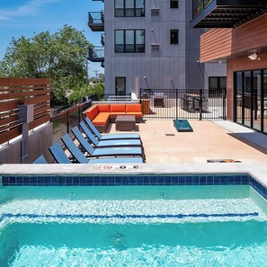 Outdoor pool - Sleepover | Elegant 1BD/1BA - Downtown Des Moines (Des Moines)