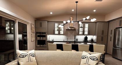 Punta Gorda 2/2, Designer Renovated Punta Gorda Home in Isles Yacht Club Marina