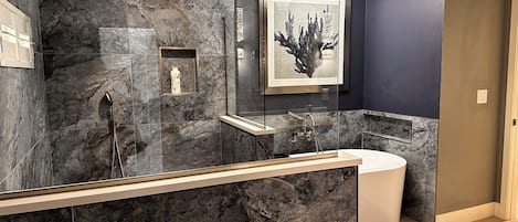 Dusche, Whirlpool, Haartrockner, Bidet
