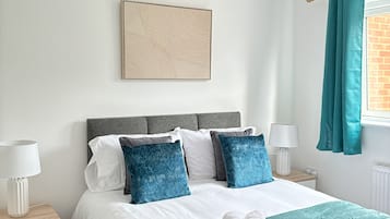 3 bedrooms, iron/ironing board, WiFi, bed sheets