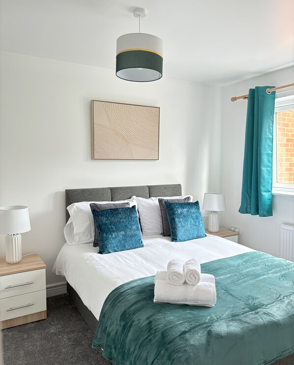 3 chambres, fer et planche à repasser, Wi-Fi, draps fournis