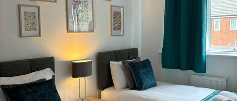 3 bedrooms, iron/ironing board, WiFi, bed sheets