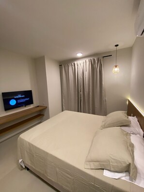 Vila luxo, 1 quarto | Individualmente mobiliados, espaço de trabalho para notebook