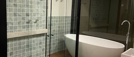 Deluxe Villa, 1 Bedroom | Bathroom | Shower, free toiletries, towels, soap