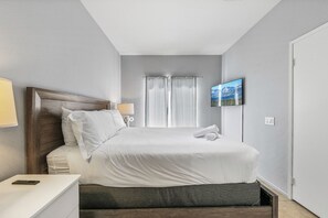 5 bedrooms, desk, iron/ironing board, travel cot