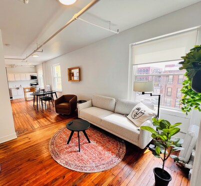 Midcentury Unit Downtown Des Moines near Wells Fargo