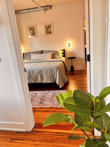 Midcentury Unit Downtown Des Moines near Wells Fargo