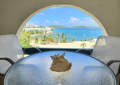 Spacious 3/3! Breathtaking Views and Breezes! Pool, Jacuzzi