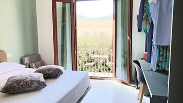 1 bedroom, free WiFi, bed sheets