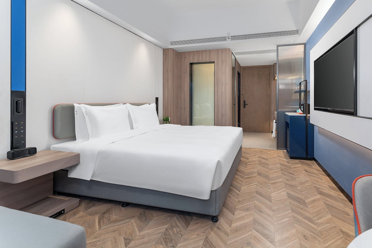 Standard Room, 1 King Bed (Minifridge)