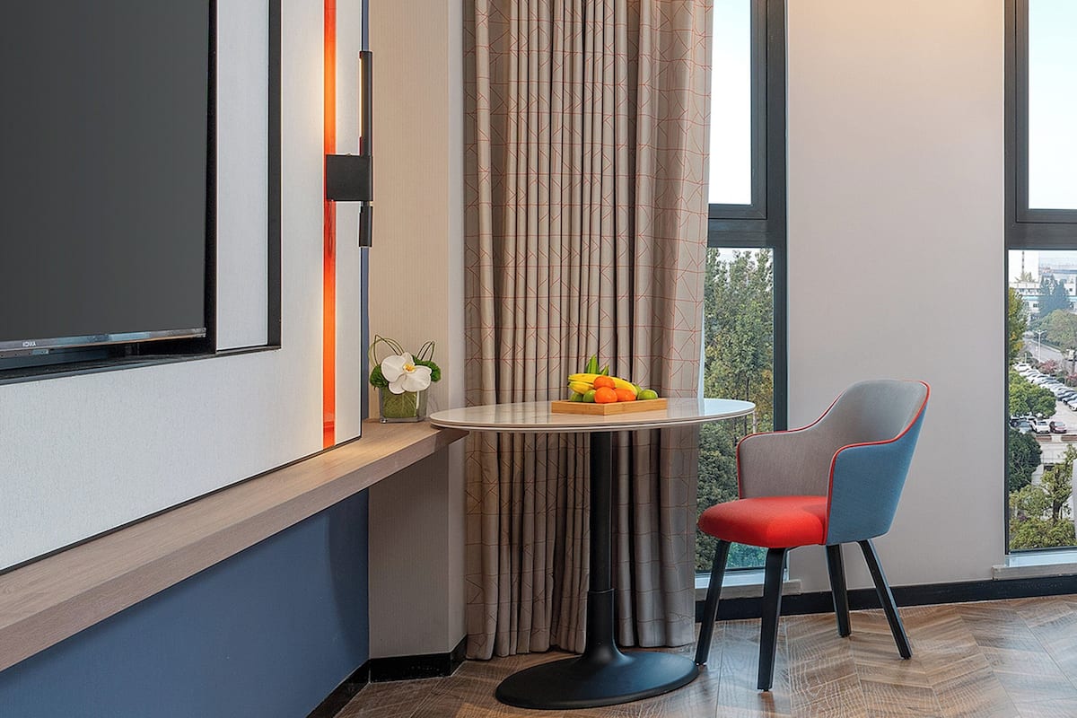 Standard Room, 1 King Bed