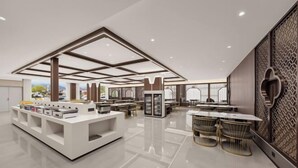 Eine moderne Hotelhalle mit einer zentralen Rezeption, einer Sitzgelegenheit und dekorativen Wandpaneelen.