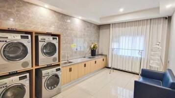 المنشأة من الداخل