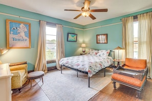 3 bedrooms, desk, iron/ironing board, travel crib