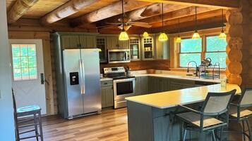 ثلاجة، ميكروويف، فرن، موقد طهي مسطح