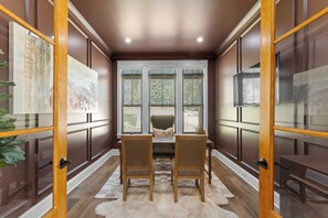 House (5 Bedrooms) | Interior