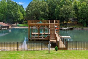 House (5 Bedrooms) | Interior