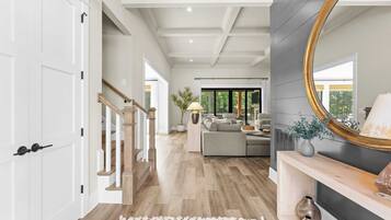 House (5 Bedrooms) | Interior