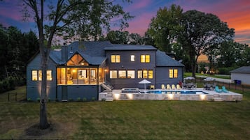 House (5 Bedrooms) | Interior