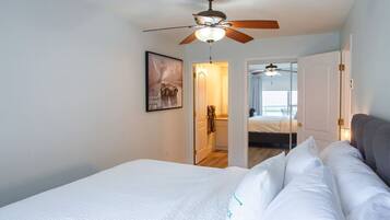 2 bedrooms, desk, iron/ironing board, travel crib