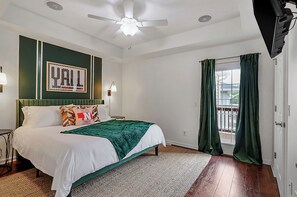 5 bedrooms, free WiFi, bed sheets