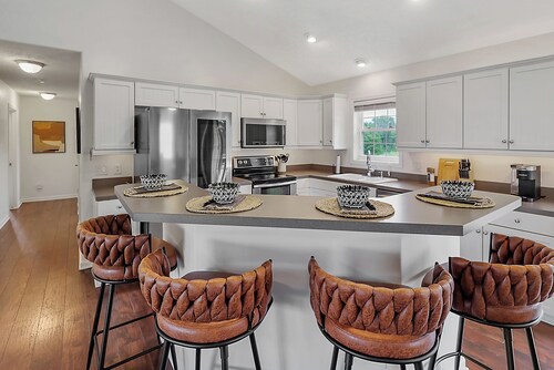 Spacious 5BD - UNL 5mins - BBQ, Games & Backyard