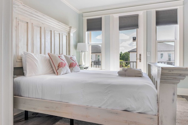 House (4 Bedrooms) | 4 bedrooms, bed sheets