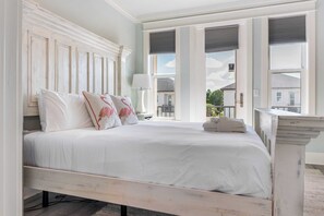 Hus (4 Bedrooms) | 4 sovrum och sängkläder