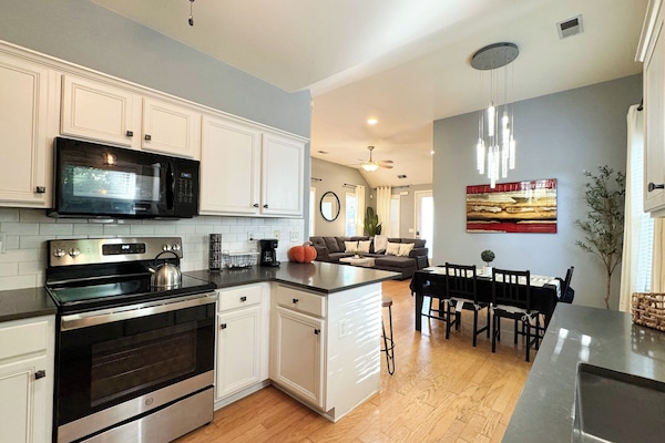 KylskÄp, mikrovÄgsugn, ugn och spishÀll