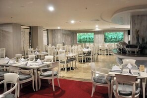Restaurant - Beverly Hotel Batam (Nagoya)
