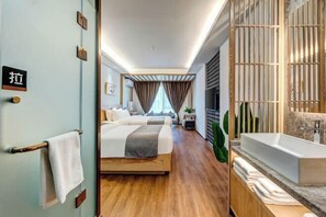 Room - Happy Dragon Saga Hotel with terrace Beijing Forbidden City Wang Fu Jing Street (Beijing)