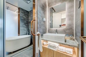 Room - Happy Dragon Saga Hotel with terrace Beijing Forbidden City Wang Fu Jing Street (Beijing)