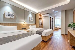 Room - Happy Dragon Saga Hotel with terrace Beijing Forbidden City Wang Fu Jing Street (Beijing)