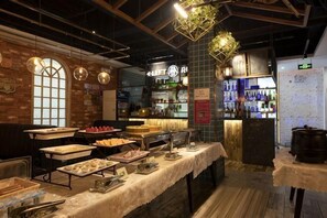 Restaurant - Happy Dragon Saga Hotel with terrace Beijing Forbidden City Wang Fu Jing Street (Beijing)