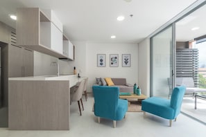 Standard Apartment, 1 Queen Bed with Sofa bed | Living area | TV - PORTANOVA SUITES by ADVENTU (Rionegro)