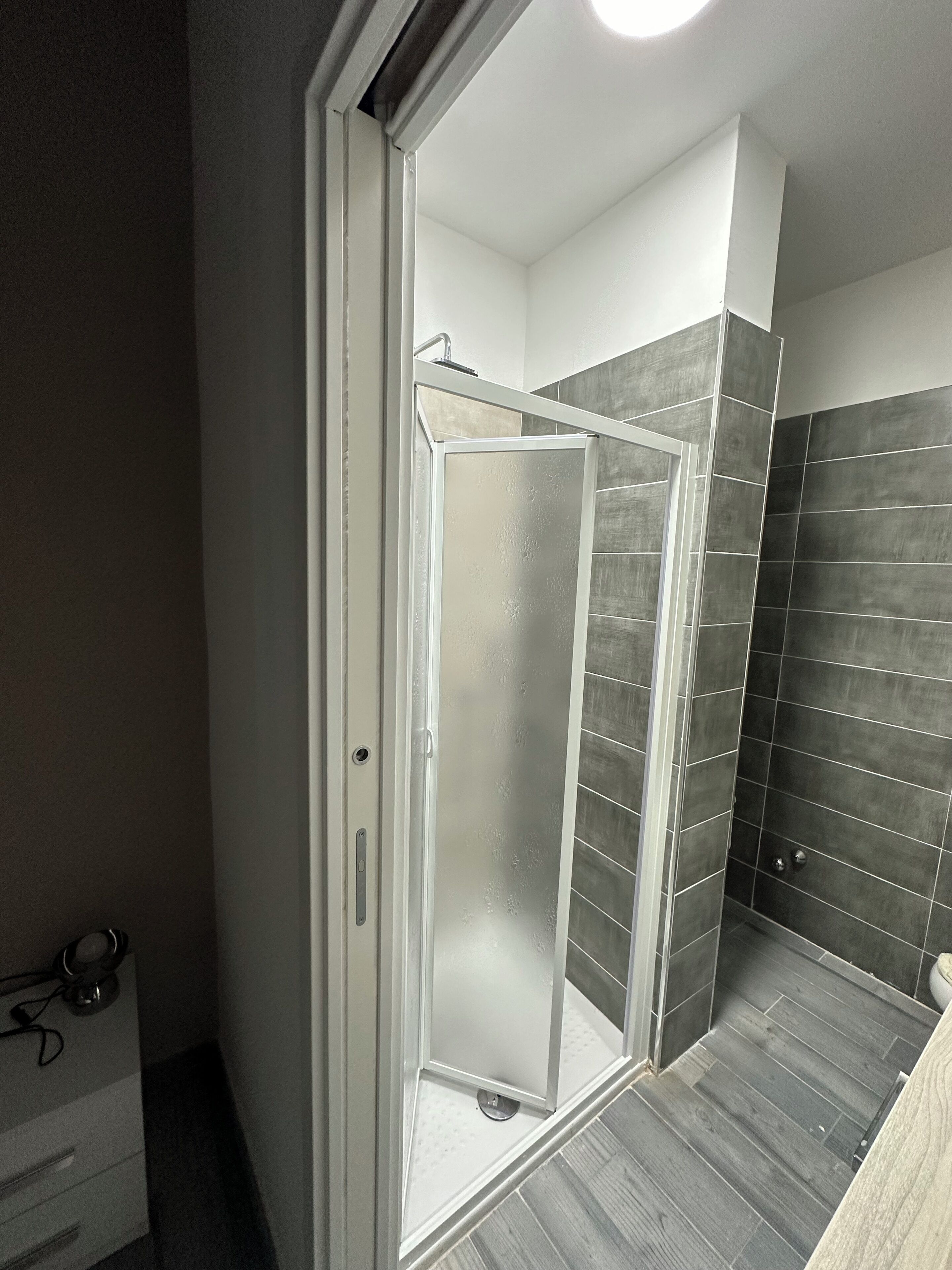 Hårtork, handdukar, tvål och toalettpapper