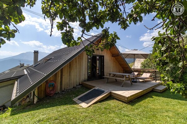 Outdoor dining - LES IRIS - JARRIER - Gîte (JARRIER)